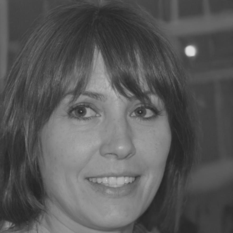 Petra Kowalski explaining cryptographic concepts